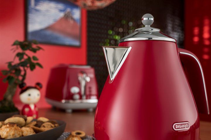 Електрочайник DeLonghi KBOC 2001 R