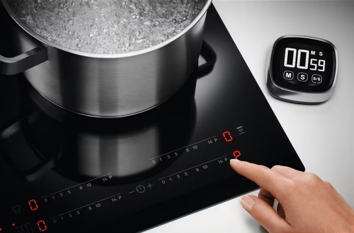 Варильна поверхня індукційна Electrolux KIS62453I