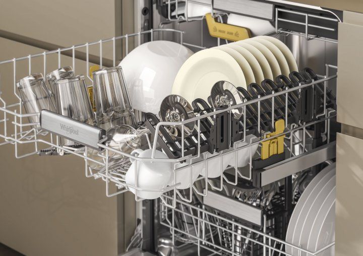 Вбудована посудомийна машина WHIRLPOOL W8I HP42 L