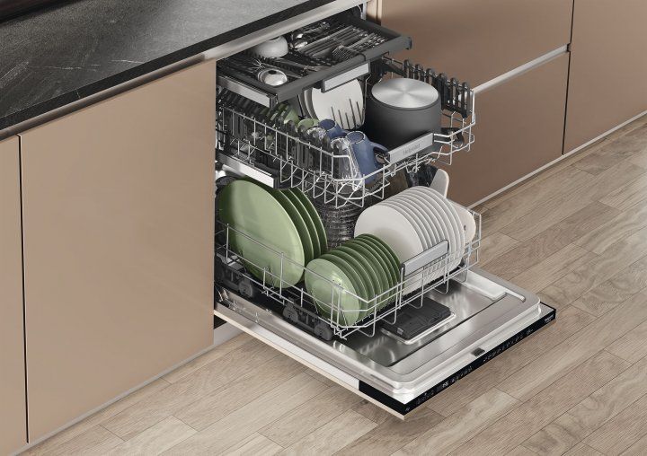 Вбудована посудомийна машина HOTPOINT ARISTON HM7 42 L