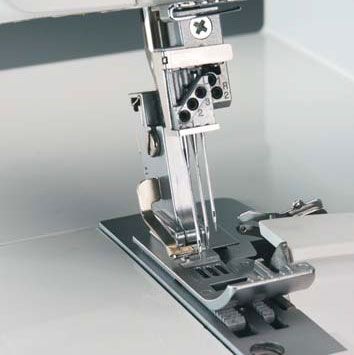 Коверлок MINERVA M4000CL