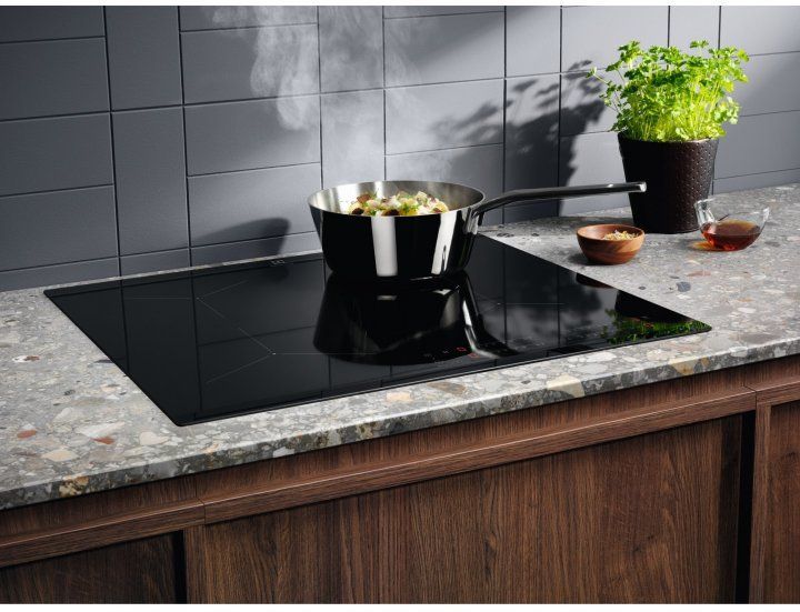 Варильна поверхня індукційна Electrolux CIT61443