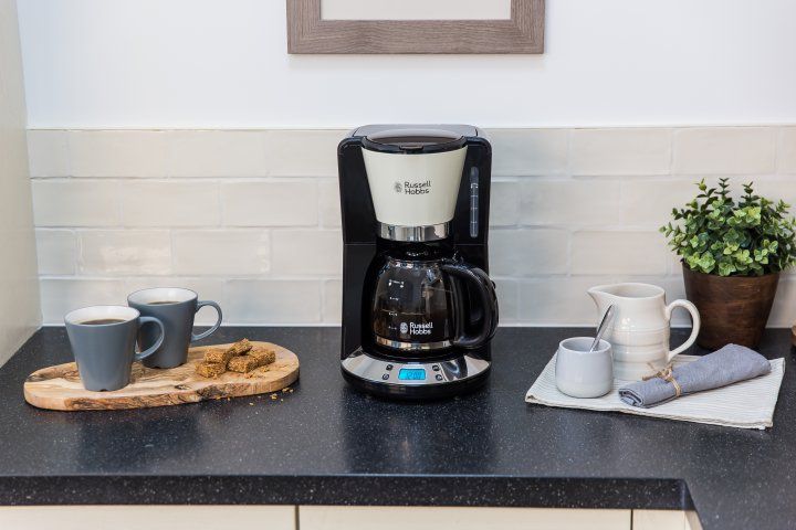 Крапельна кавоварка RUSSELL HOBBS Colours Plus 24033-56