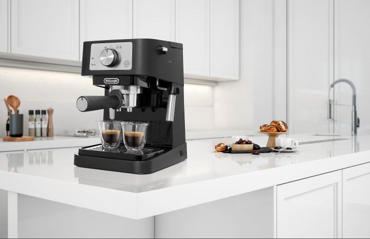 Кавоварка еспресо DELONGHI EC 260 BK