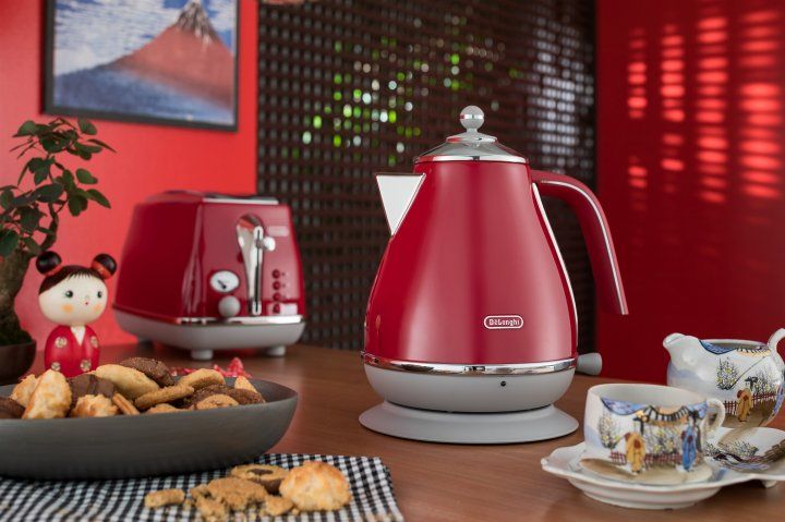 Електрочайник DeLonghi KBOC 2001 R