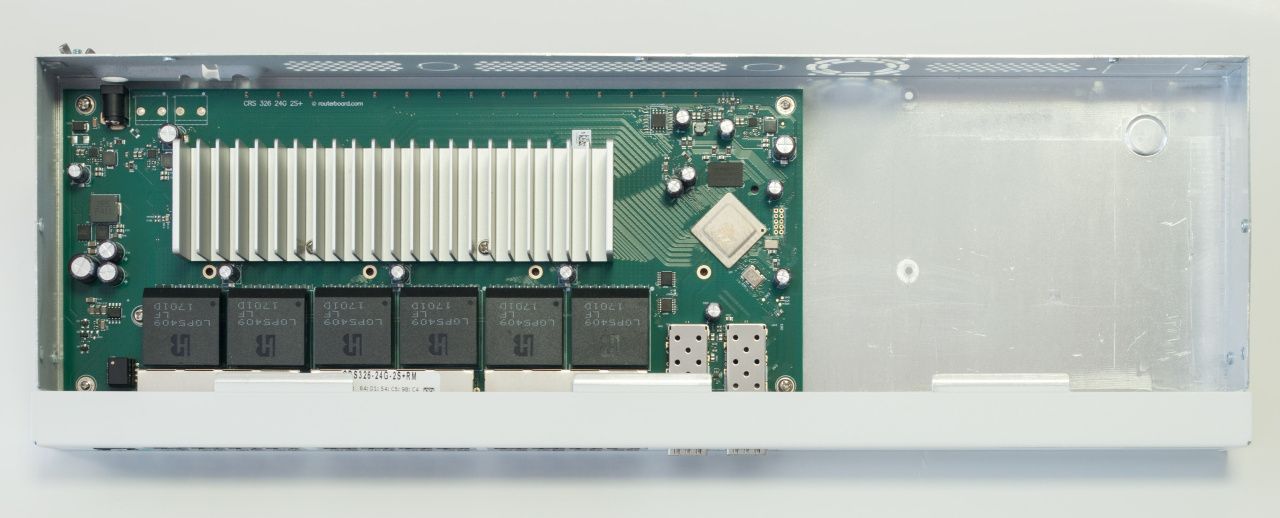 MikroTiK Комутатор Cloud Router Switch CRS326-24G-2S+RM