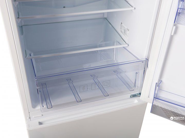 Холодильник BEKO RCSA240K20W