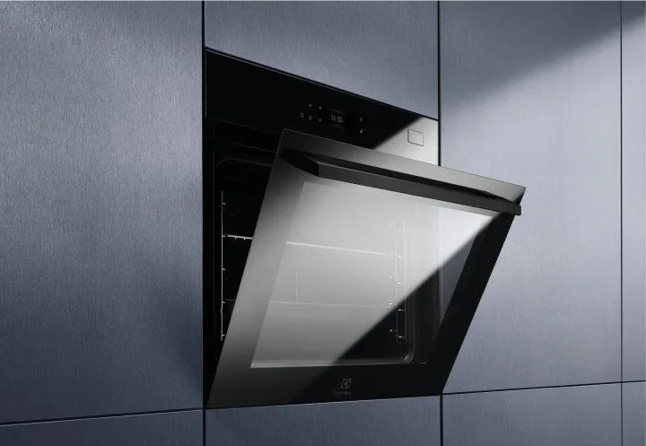 Духова шафа електрична ELECTROLUX SteamBoost PRO 800 (EOB8S39WZ)