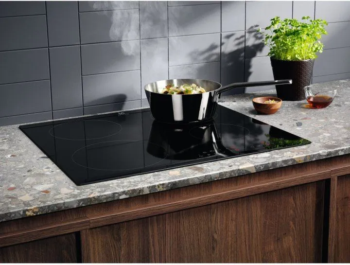 Варильна поверхня електрична Electrolux CIR60430