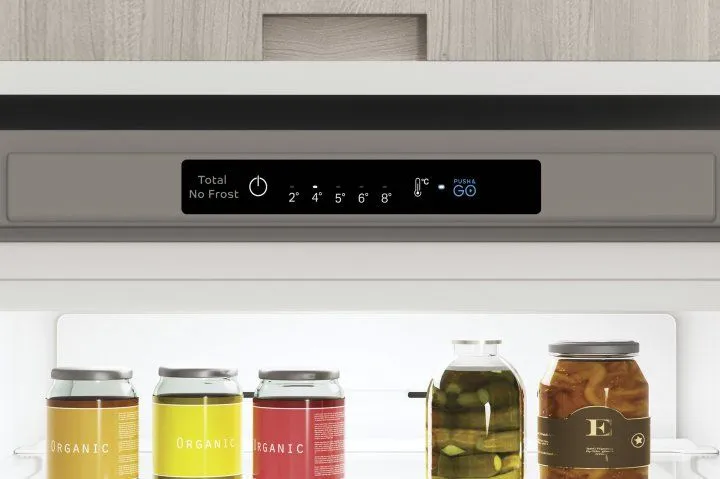 Холодильник INDESIT INFC8 TI22X