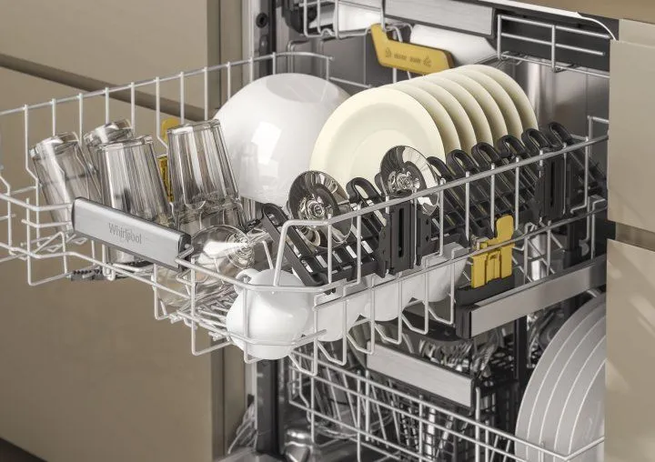 Вбудована посудомийна машина Whirlpool W8I HT58 T