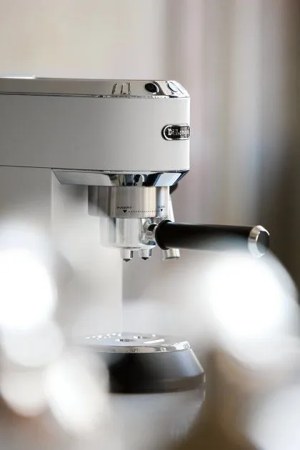 Кавоварка еспресо DELONGHI EC 685 W