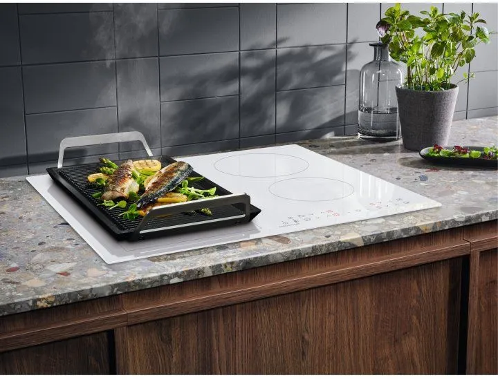 Варильна поверхня індукційна Electrolux LIV63431BW