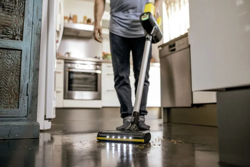 Karcher Пилосос ручний VC 6 CORDLESS OURFAMILY, акумуляторний, до 50 хв роботи, 25.2 В, Li-ion, 800 мл, 2.55 кг