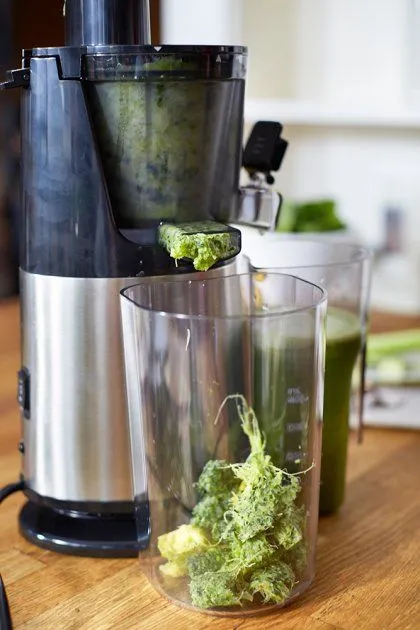 Соковижималка (соковичавниця) шнекова RUSSELL HOBBS 25170-56