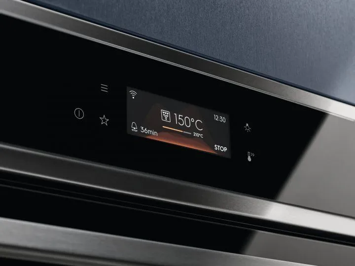 Духова шафа електрична ELECTROLUX SteamBoost PRO 800 (EOB8S39WX)