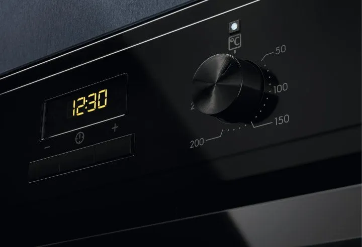 Духова шафа електрична ELECTROLUX EOF3H50BK