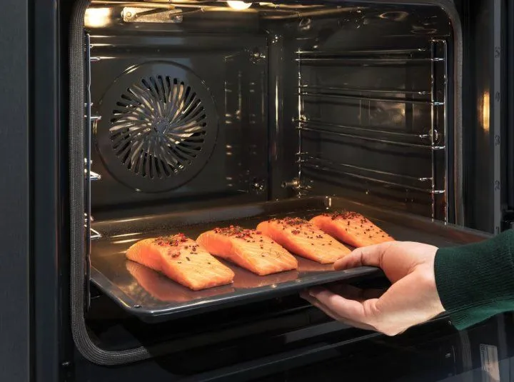 Духова шафа електрична ELECTROLUX SteamBoost PRO 800 (EOB8S39WZ)