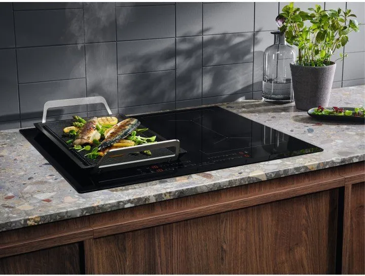 Варильна поверхня індукційна Electrolux CIV644