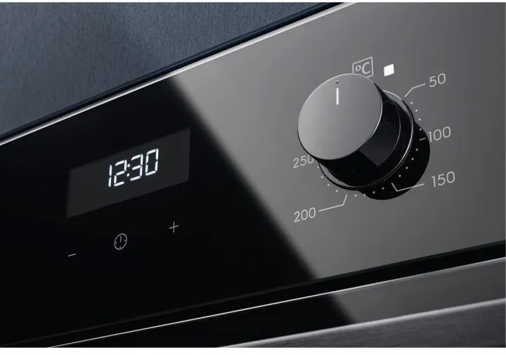 Духова шафа електрична Electrolux EOD5H70BZ