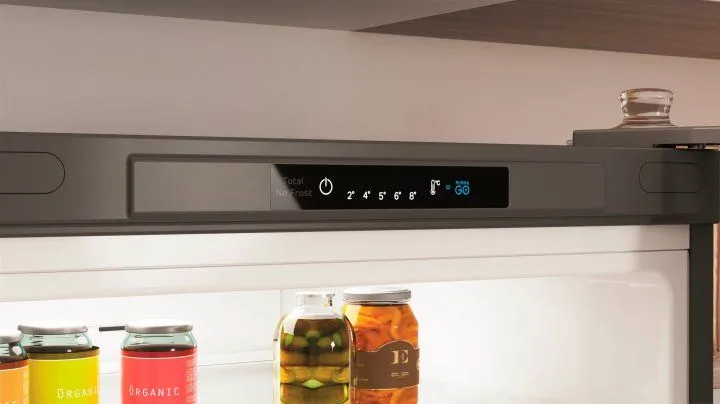 Холодильник INDESIT INFC8 TI22X
