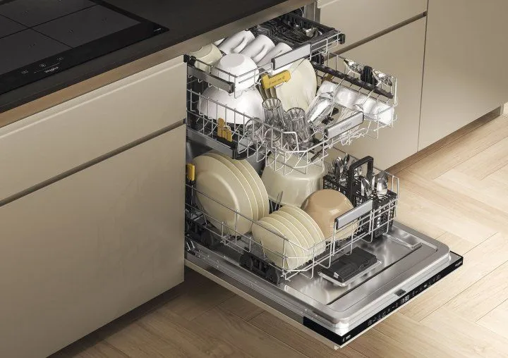 Вбудована посудомийна машина Whirlpool W8I HT58 T