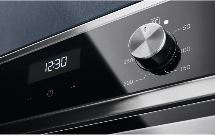 Духова шафа електрична Electrolux EOD5H70BX
