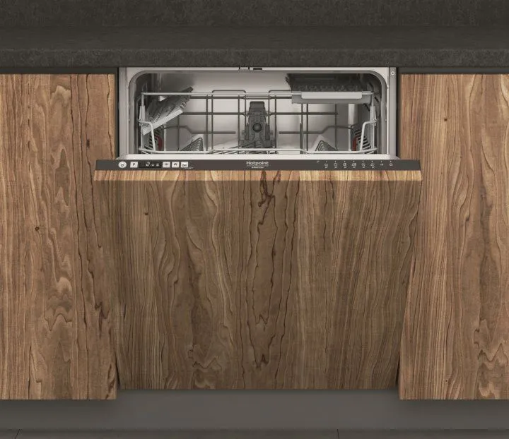 Вбудована посудомийна машина HOTPOINT ARISTON HI 5010 C
