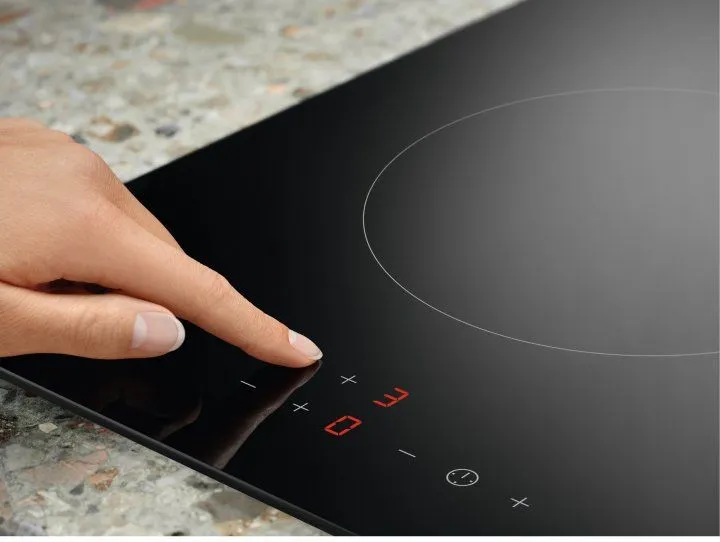 Варильна поверхня електрична Domino Electrolux LHR3233CK