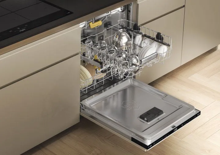 Вбудована посудомийна машина WHIRLPOOL W8I HF58 TU