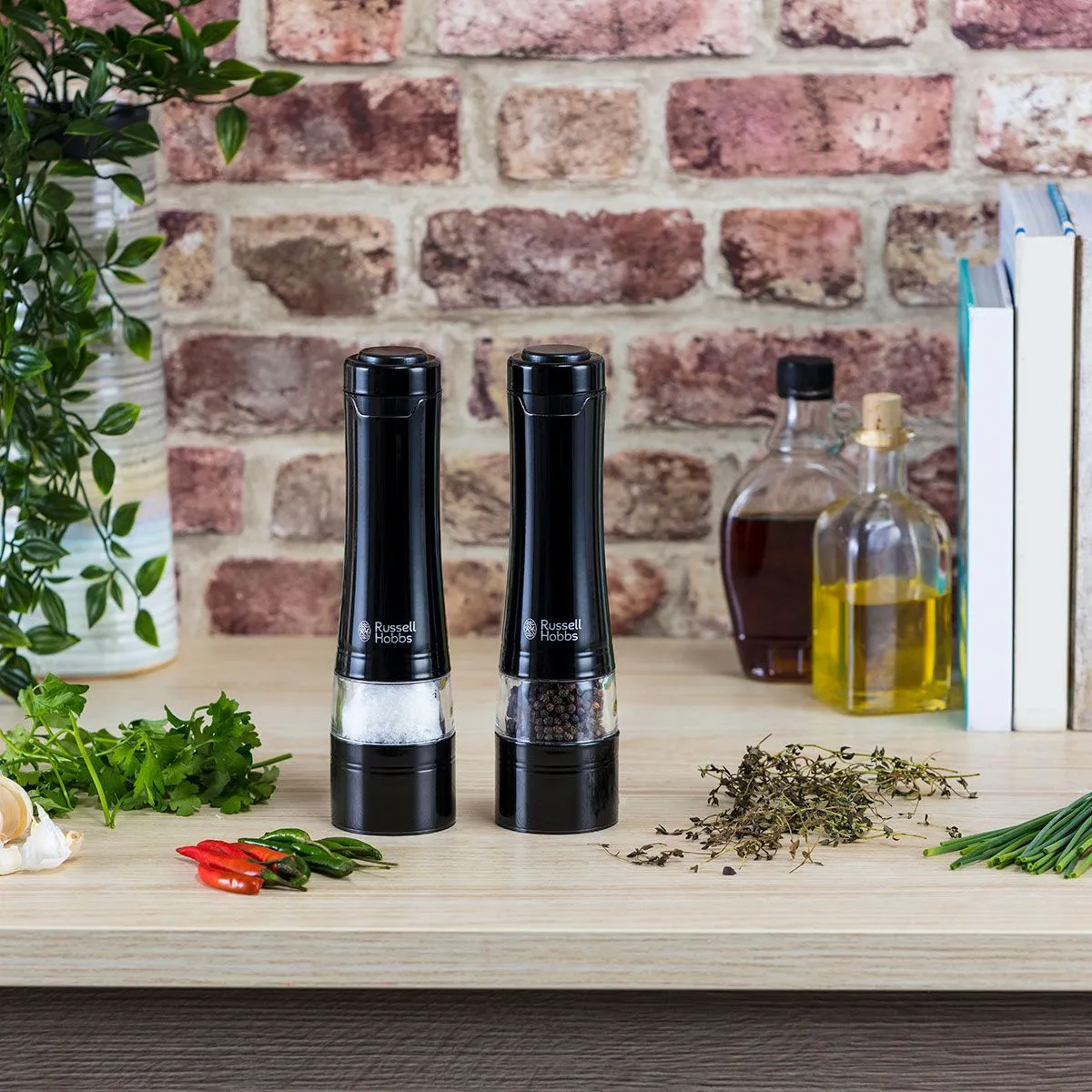 Млини для солі та перцю Russell Hobbs 23.3 см Чорний (28010-56)