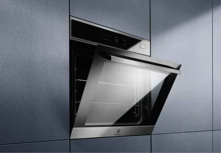 Духова шафа електрична ELECTROLUX SteamBoost PRO 800 (EOB8S39WX)