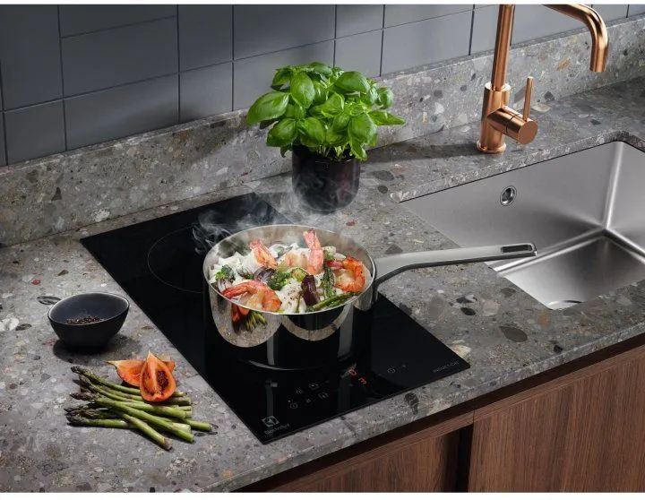 Варильна поверхня індукційна Domino Electrolux LIT30230C