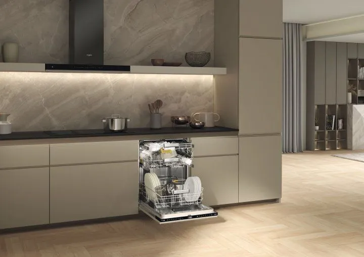 Вбудована посудомийна машина WHIRLPOOL W8I HF58 TU