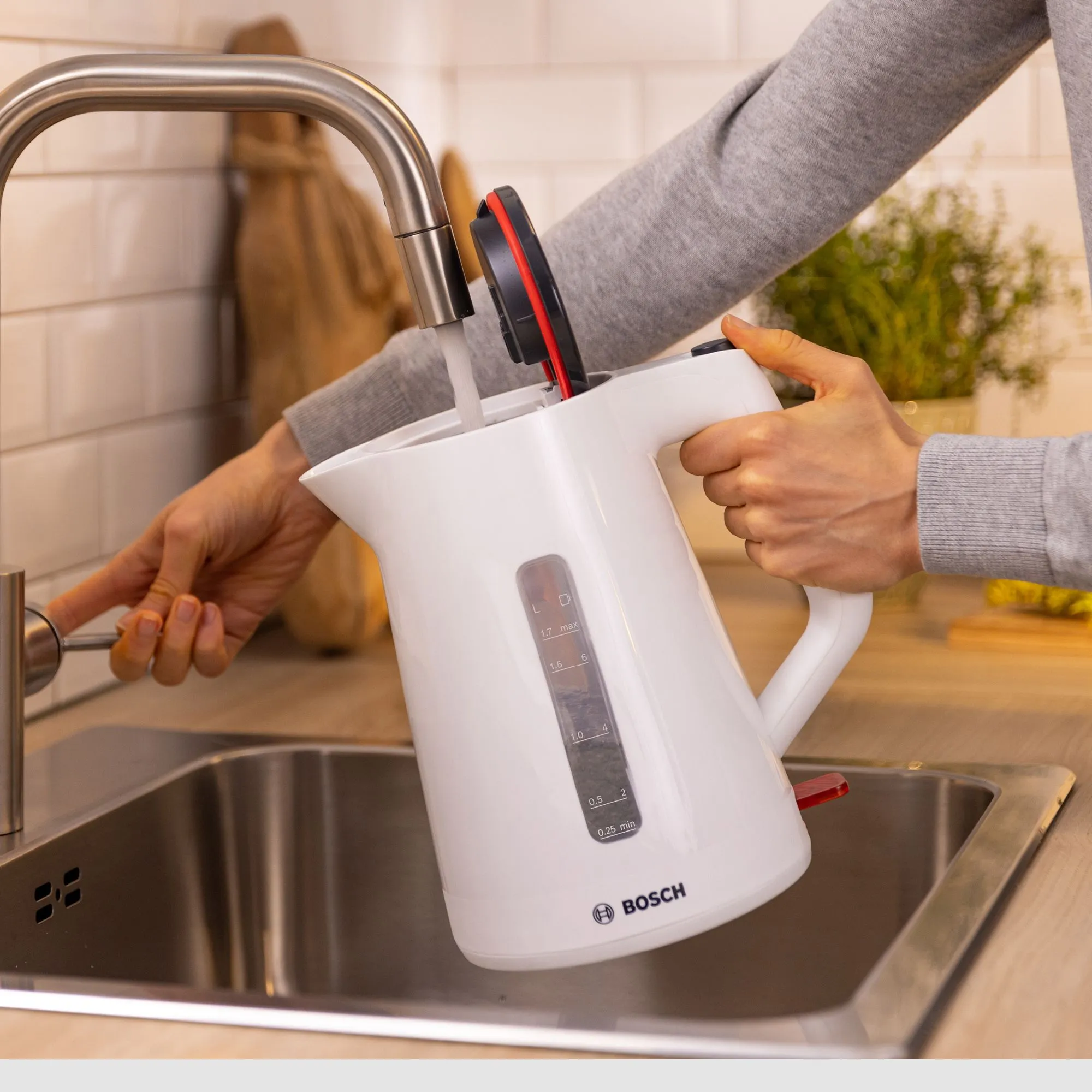 Чайник Bosch MyMoment TWK1M121