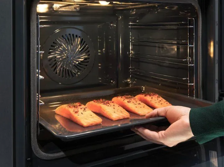 Духова шафа електрична ELECTROLUX SteamBoost PRO 800 (EOB8S39WX)