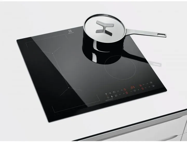 Варильна поверхня електрична Electrolux LIV63431BK