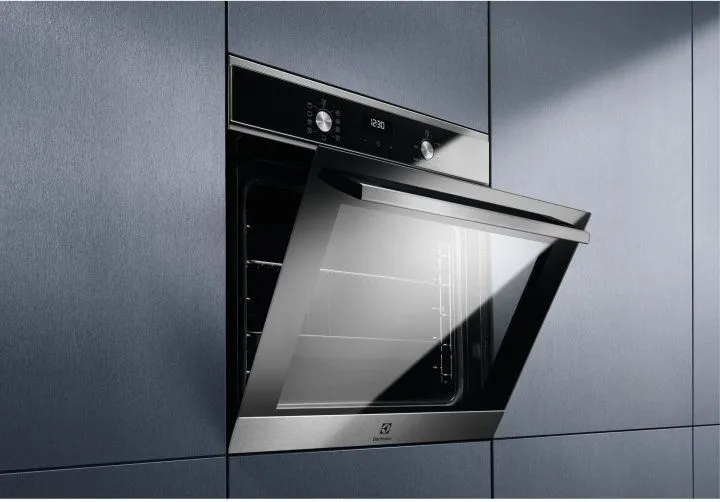 Духова шафа електрична Electrolux EOD5H70BX