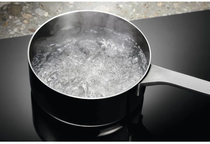 Варильна поверхня електрична Electrolux LIV63431BK