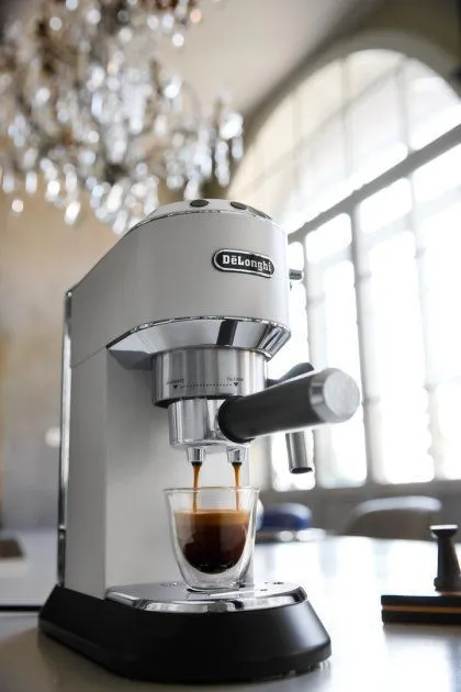 Кавоварка еспресо DELONGHI EC 685 W