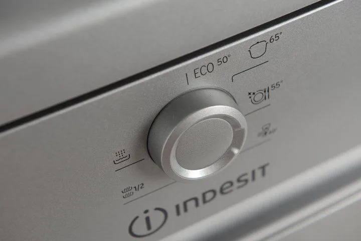 Посудомийна машина INDESIT DSCFE 1B10 S RU