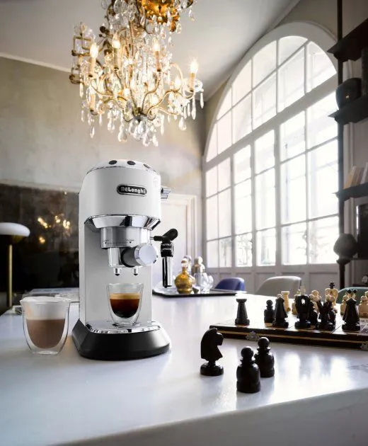 Кавоварка еспресо DELONGHI EC 685 W